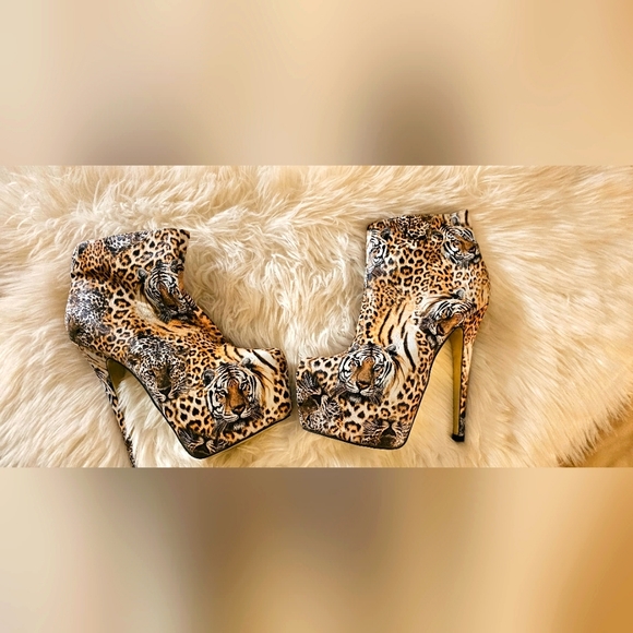 Source Unknown Shoes - COPY - SEXY BUMPER HIGH HEELS PLATFORM TIGER KING  PRINT Sz 10 Stiletto